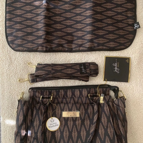 JuJuBe - Be Classy Diaper Tote - Picture 5 of 6